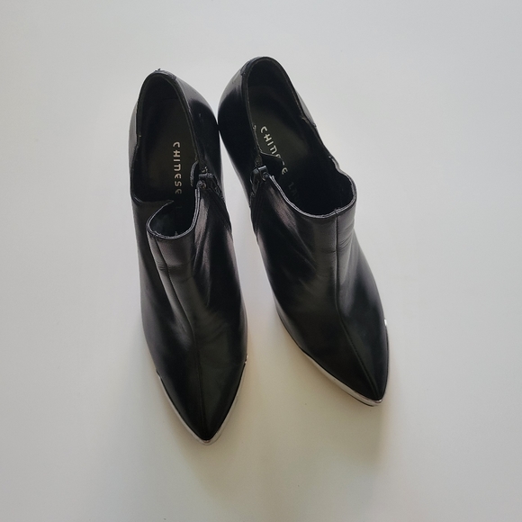 CHINESE LAUNDRY BLACK LEATHER ANKLE BOOTIES W/ SILVER HEEL & TRIM - Picture 8 of 11